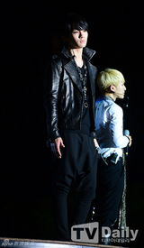 组图：EXO与SHINee等助阵江南Festival秀劲舞