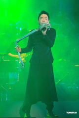 组图：黄贯中开唱未见朱茵 陈豪黄德斌助阵