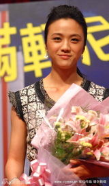 幻灯图：汤唯上海出席见面会 扮清纯笑容可掬