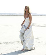 高清组图：詹妮弗-安妮斯顿真空装沙漠拍写真