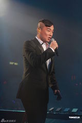 组图：黎明香港开唱陈小春任嘉宾 甄子丹助阵捧场