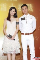 组图：罗仲谦赞杨怡皮肤好 陈法拉乐当空中飞人