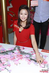 组图：岑丽香出席活动自认级数低拒派红包