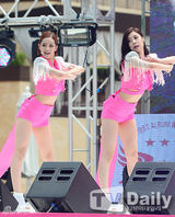 组图：Girls Day新专辑SHOWCASE 大秀性感舞姿