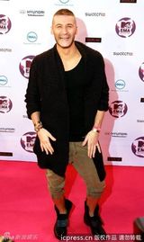 组图：2011MTV欧洲音乐奖红毯 比伯与女友各自亮相