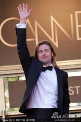 组图：皮特戛纳走秀长发黑超显帅气