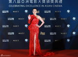 组图：亚洲电影大奖红毯春色浓 众女星挤胸露腿