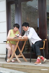 组图：梁咏琪担任许志安MV女主角