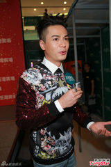 组图：杨怡罗仲谦现身拜年 坦承已见家长