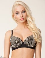 组图：俄罗斯嫩模阿伦娜丰唇美乳 玩清新诱惑