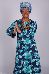 组图：百变五侠模仿五娃 仿真峰章恋舞台牵手