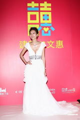 组图：纪文蕙大婚性感露半球 曾之乔杨佑宁也想婚