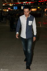 组图：快男阿穆隆出狱回京