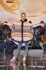 组图：严爵与麦可森PK琴艺 温岚高唱泰雅语歌曲