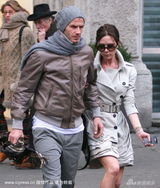 幻灯图集：小贝夫妇米兰购物 维多利亚秀美腿