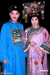 幻灯图：汪明荃舞台剧演慈禧 罗家英饰情人荣禄