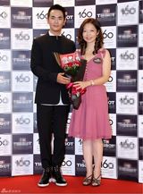 组图：张晓龙为名表站台 粉丝爆棚