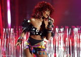高清图：全美音乐奖现场表演 蕾哈娜Pink闪耀舞台