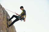 高清组图：李敏镐户外攀岩写真 阳光型男秀运动天赋