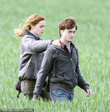 幻灯：电影《哈》七杀青在即 哈利赫敏陷感情纠葛？ 