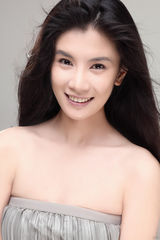 组图：王笛香肩微露温婉妩媚