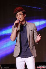 组图：张敬轩疑患流感隔离 巫启贤拒再收徒