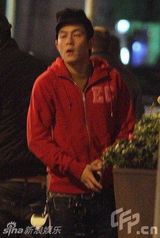 幻灯图：陈冠希上海将开新店 吃庆功宴慰劳员工