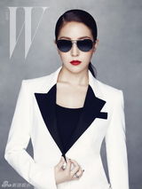 组图：歌手宝儿时尚写真百搭墨镜酷感爆棚