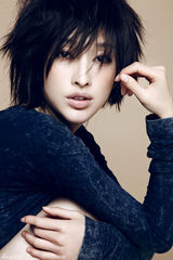 组图：张俪清新短发诠释性感尤物