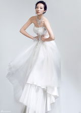 组图：韩雪化身梦幻新娘释放黑暗光明魔力