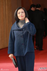 组图：方逸华跪拜邵逸夫 刘德华张学友致祭