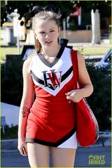 组图：凯特-贝金赛尔全家出游 女儿兔牙可爱青春靓丽