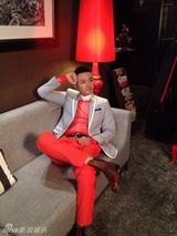 组图：众星欢乐拜大年 森碟可爱林依晨异国祝福