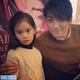 组图：天生就是小美人！韩国粉嫩小萝莉走红