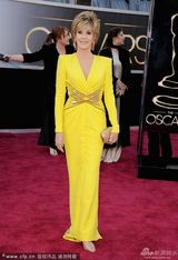 组图：老牌影星简-方达黄裙吸睛亮相奥斯卡
