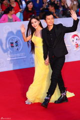 组图：《知了的夏天》《绣花鞋》主演亮相金鸡红毯