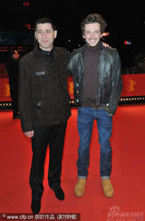 幻灯：电影节主席捧场《如何结束这个夏天》首映