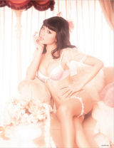 组图：周秀娜内衣秀变芭比女郎 停拍写真转战影坛