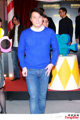 组图：黎明被传新恋情 风骚亮相心情大好