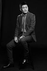 组图：高曙光熟男魅力不减  春光依旧别样灿烂