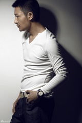 组图：李宗翰最新写真 展现成熟与野性魅力