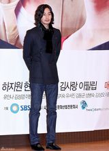 组图：玄彬河智苑亲密携手宣传新剧《秘密花园》