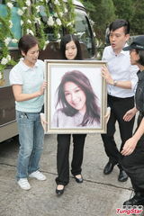 组图：陈僖仪遗体火化 亲朋好友送别