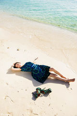 组图：秦海璐大片海洋风情俏丽灵动