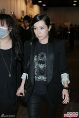 组图：女歌手陈僖仪丧礼 薛凯琪黄柏高哀伤送别