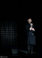 组图：潘玮柏北京演唱会 与吴克群基情亲嘴