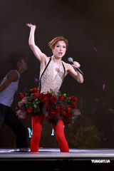 幻灯图集：百变郑秀文跨年精彩个人演唱会