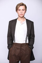 组图：大咖秀玩武侠 何炅饰令狐冲谢娜饰李逍遥