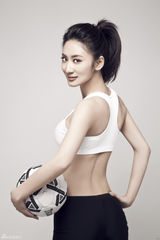 组图：郭珍霓变身足球宝贝 拍性感运动写真