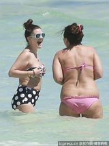 组图：迪亚兹平胸见狗仔快闪 巴里摩尔晒肥肚腩